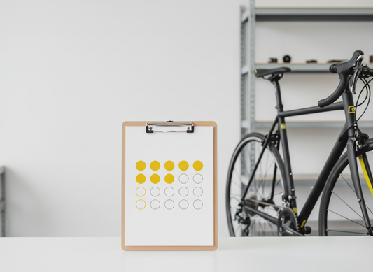 Yeply Recycled kuntoluokitukset taulu jonko takana on musta pyörä